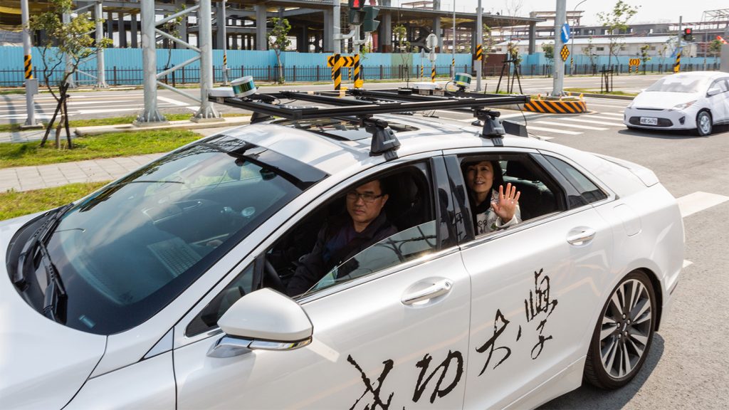 First CAR Lab Opens – NCKU’s Connected and Autonomous Vehicle Passes Dynamic Test with Flying Colors