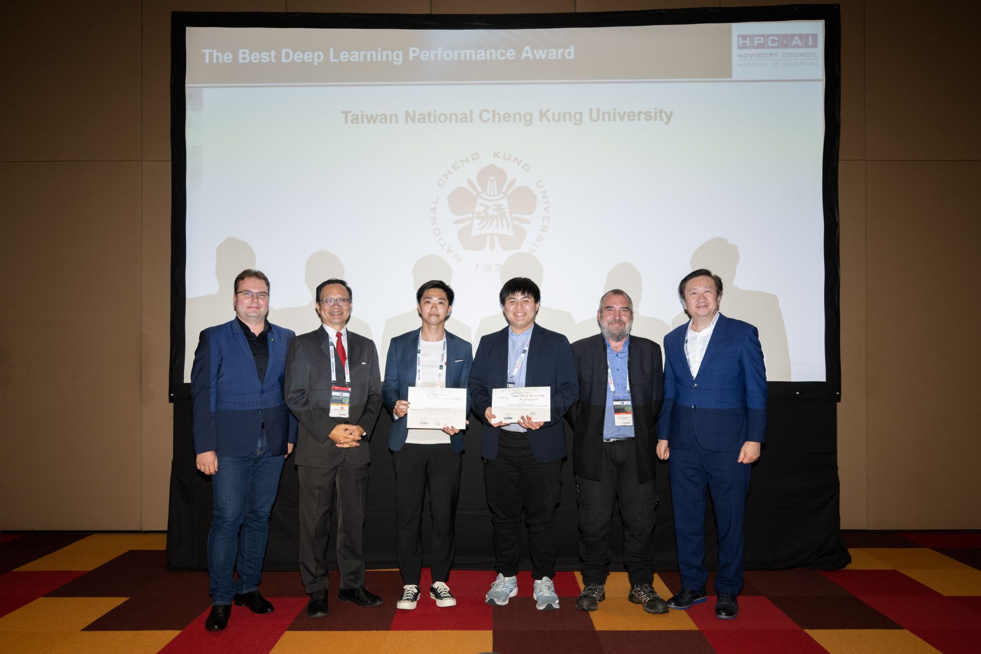 NCKU computer science students won two awards at the Singapore HPC-AI Computer Competition