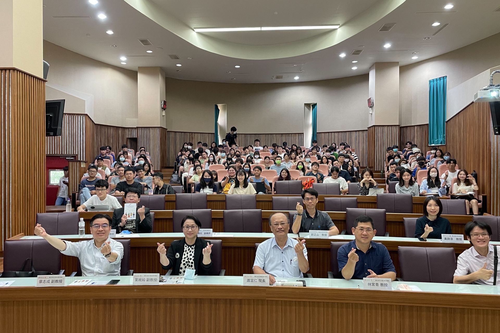 NCKU College of Social Sciences Credit Program's End-of-Term Joint Achievement Exhibition held an online popularity award event.