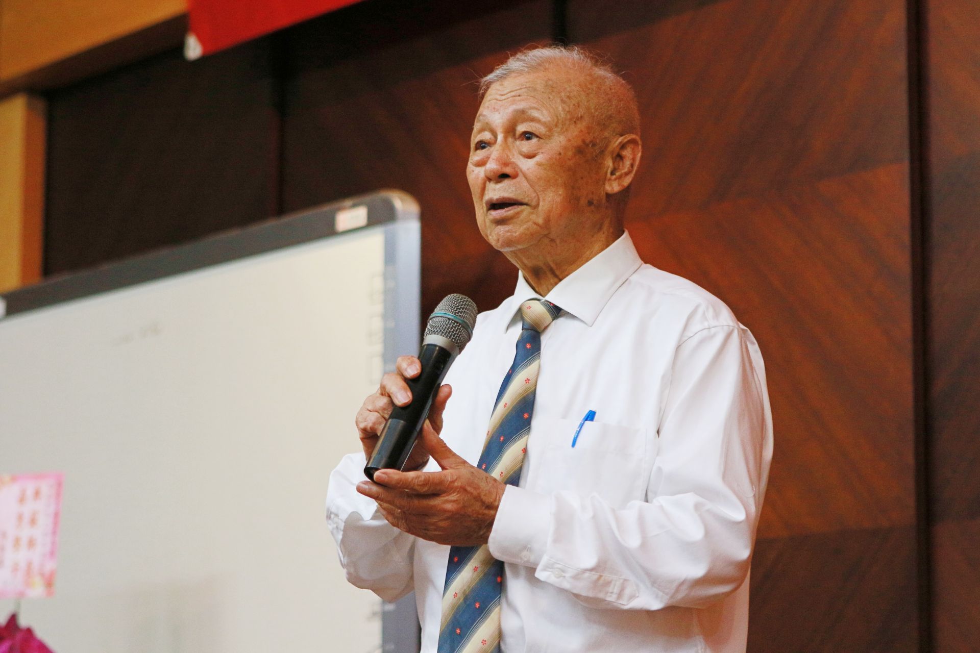 NCKU's 95-year-old Honorary Professor  Li was Awarded the Ministry of Education's "Education Dedication Award" in 2023.