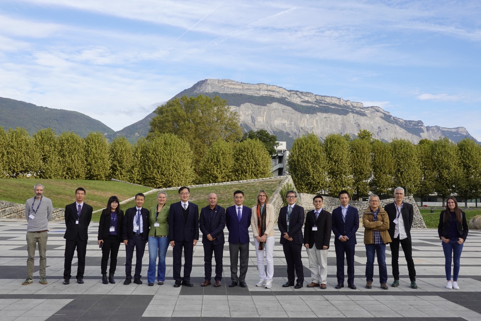 Focusing on Quantum, Microelectronics and Nanotechnology, President Shen Led NCKU Delegation to Visit Grenoble Alpes University.