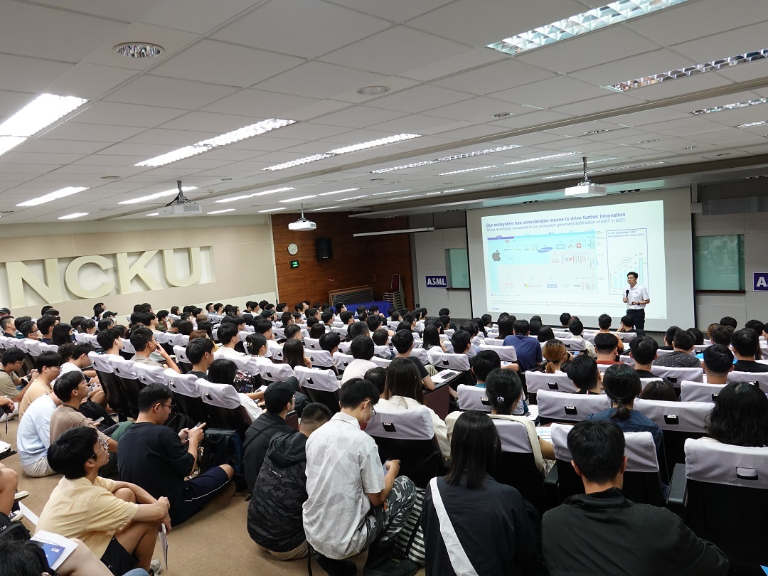 The 2023 NCKU autumn campus recruitment saw continued enthusiasm in the semiconductor and optoelectronics industries.