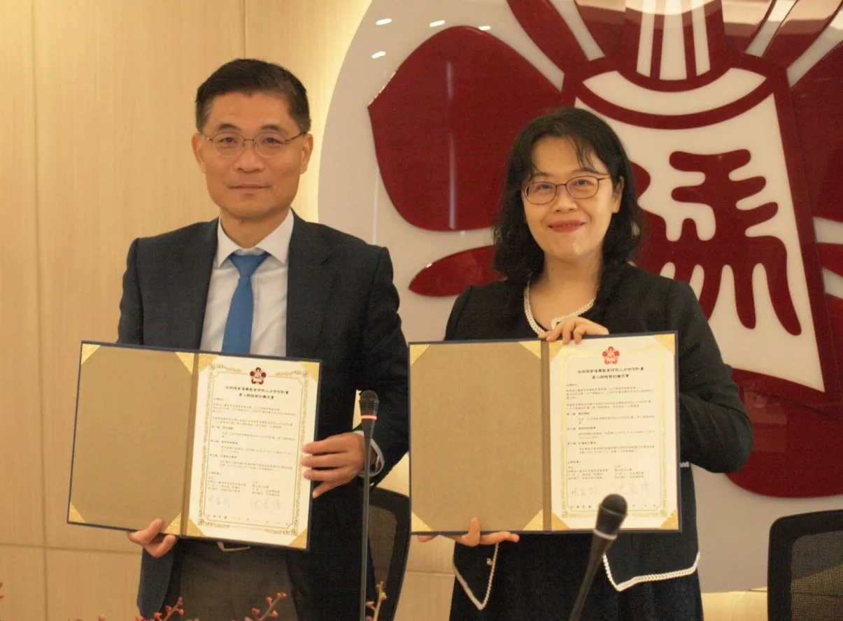 NCKU and Highest Good Education Foundation Sign Second Phase Sinology Program Contract.