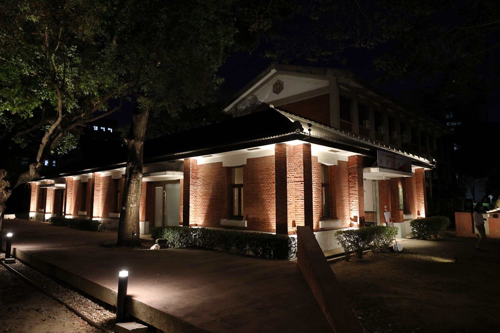 "Dialogue between Light Art and Architecture": NCKU's Historic Museum illuminates memories, conveying happiness and beauty.