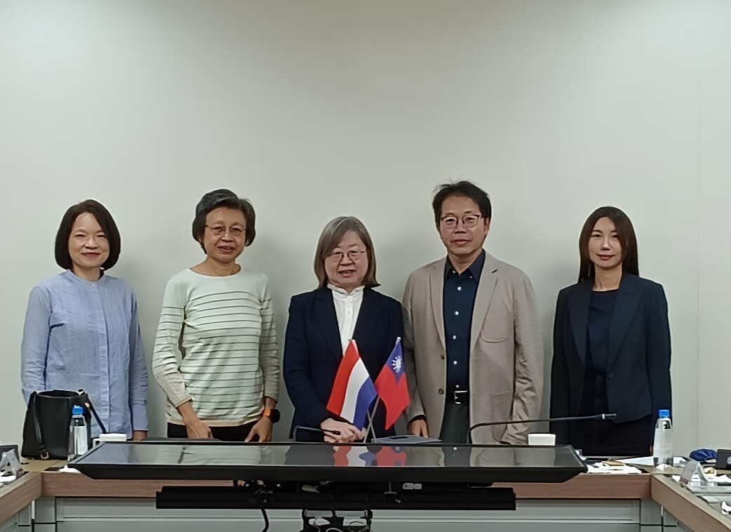 Ling-Ling Chen of Eindhoven University of Technology visited NCKU to sign an MOU and dual Ph.D. agreement.