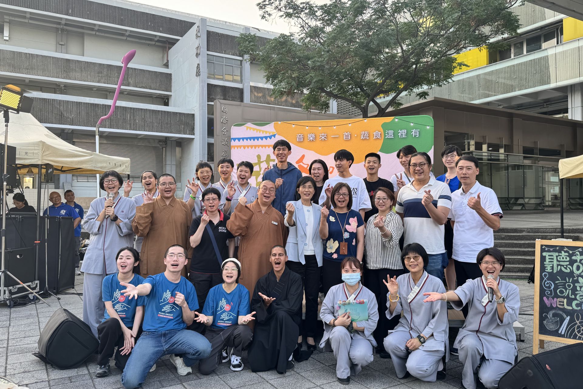 NCKU Dorm Midterm Care × Shu-Dong PO Plant Market Attracts Over a Hundred Participants
