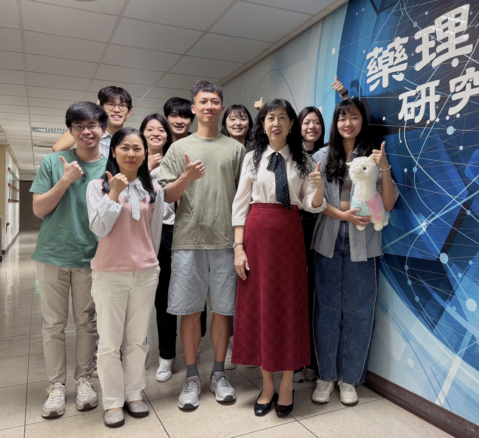 NCKU Team Discovers New Way to Boost T Cell Immunotherapy, Published in Science Series Journal