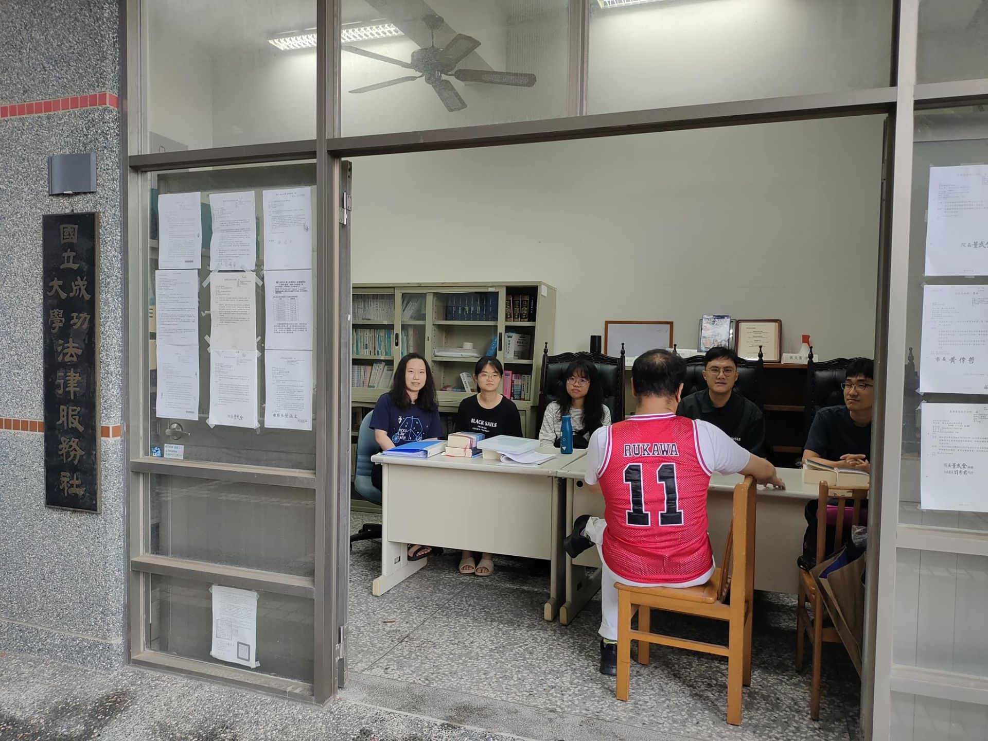 可能是讀書、表格和醫院的圖像